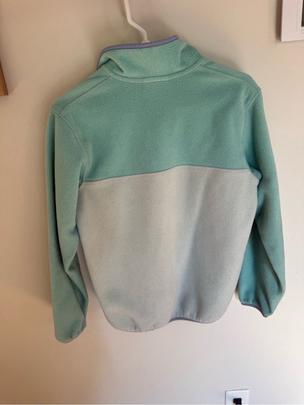 Patagonia Two-Tone Mint Green and Light Blue Snap-T Pullover - Picture 2 of 2